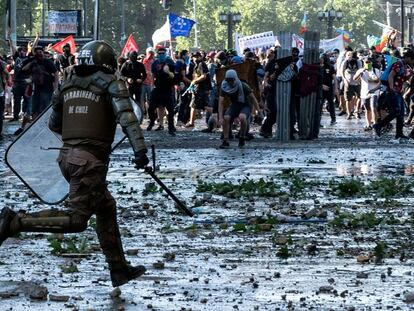 Enfrentamientos entre policía y manifestantes este 24 de octubre en Santiago de Chile. 