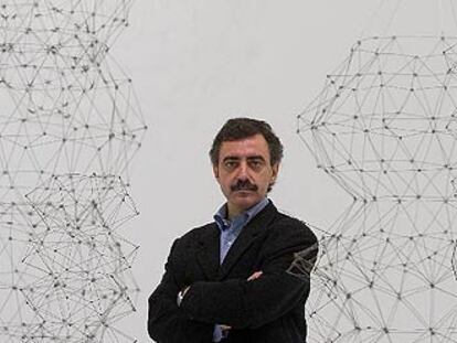Manuel Borja-Villel, en la exposición de Gego en el Macba.