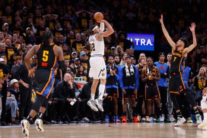 Aaron Gordon lanza el triple con el que Denver ganó el primer juego de la serie frente a oklahoma Thunder.