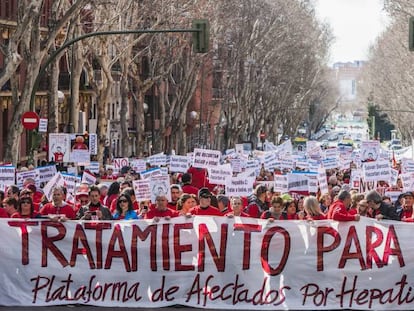 Manifestación en Madrid en 2015 por las dificultades de acceso al tratamiento contra la hepatitis C.