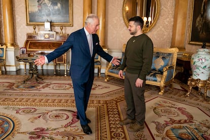 El rey Carlos III recibe este miércoles al líder ucranio en el palacio de Buckingham. 