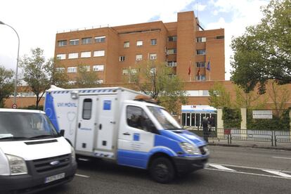 Vista del hospital Carlos III de Madrid, donde está ingresada Teresa Romero