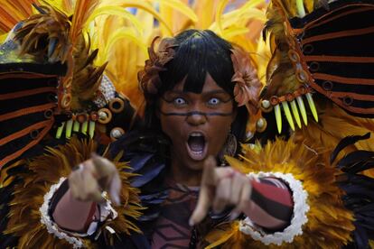 O carnaval de Rio continua nesta segunda-feira com o desfile de outras seis escolas do Grupo Especial, a primeira divisão do carnaval de Rio. Na quarta-feira será anunciada a campeã de 2017.