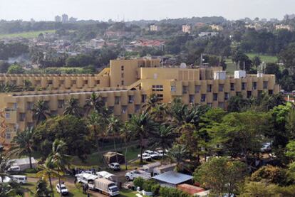 El hotel Golf de Abiyán, cuartel general del presidente electo Ouattara y de todo su equipo.