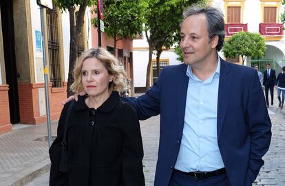 Eugenia Martínez de Irujo y Narcís Rebollo en Sevilla, el pasado a finales de marzo.