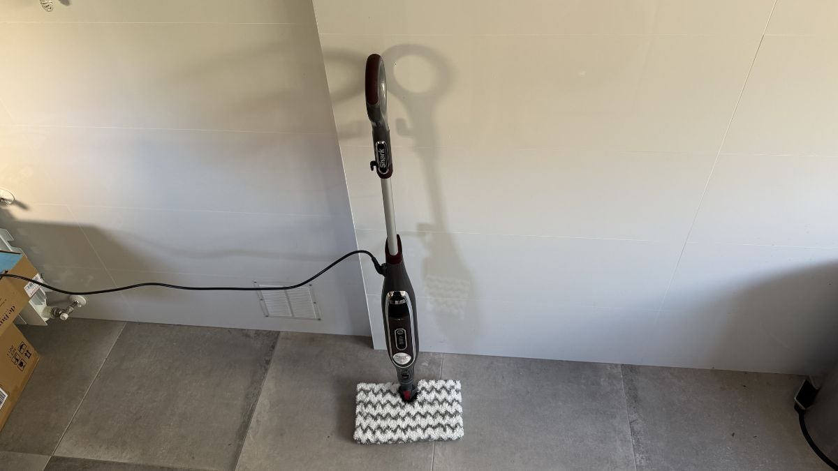 Este modelo destaca por su potente potencia y control inteligente del vapor.
