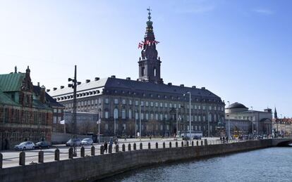 Vista del palacio de Christiansborg, en Copenhague, sede del parlamento danés.