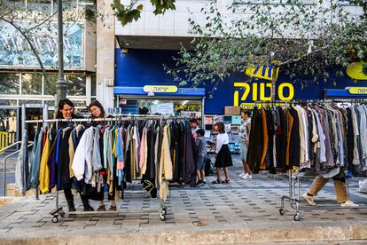 Una tienda de ropa en el centro de Jerusalén, el viernes.