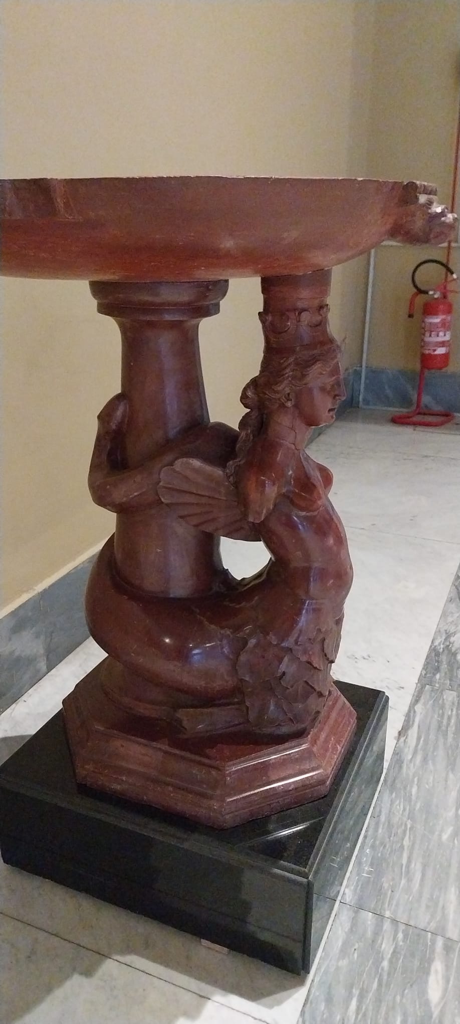 La sirena bajo la pileta de Pompeya, en el MANN.