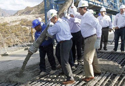 Este jueves, el presidente mexicano, Felipe Calderón visitó la estructura, que ha costado más de 114 millones de euros (unos dos mil millones de pesos) y se inaugura a finales de año.