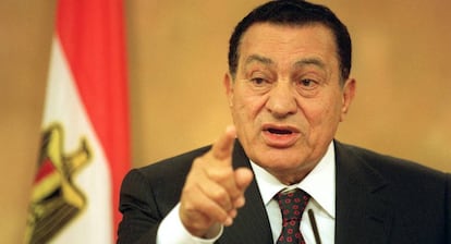 Hosni Mubarak, então presidente do Egito, durante uma visita à sede do Governo espanhol.