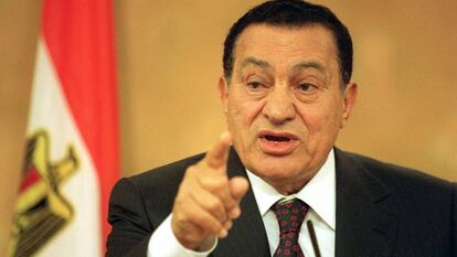 Hosni Mubarak, então presidente do Egito, durante uma visita à sede do Governo espanhol.