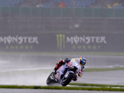 Alex Márquez durante la carrera al 'sprint' del GP de Gran Bretaña, en el Circuito de Silverstone este sábado.