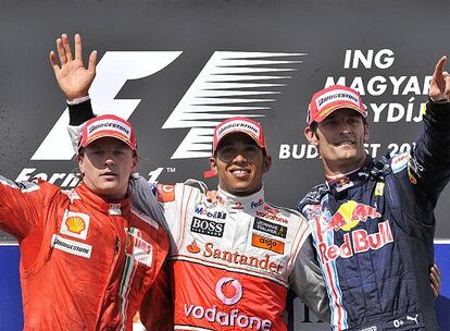 Lewis Hamilton completa una carrera perfecta y se sube al primer cajón del podio por primera vez esta temporada. Le siguen Kimi Raikkonen (segundo) y Mark Webber (tercero).