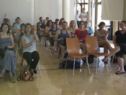 Los 35 jóvenes que participan en el proyecto home en la Cámara de Comercio de Sevilla