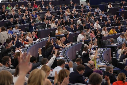 Momento de votación durante el pleno del Parlamento Europeo celebrado el martes en la sede de la Eurocámara, en Estrasburgo.
