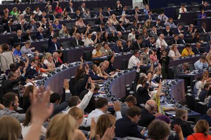 Momento de votación durante el pleno del Parlamento Europeo celebrado el martes en la sede de la Eurocámara, en Estrasburgo.