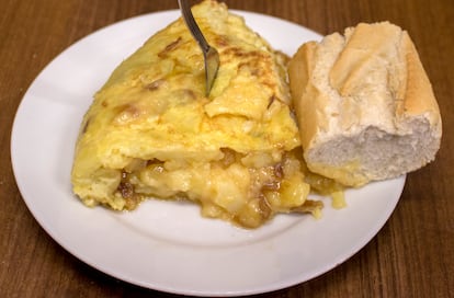 Tortilla poco cuajada en un local de Madrid.