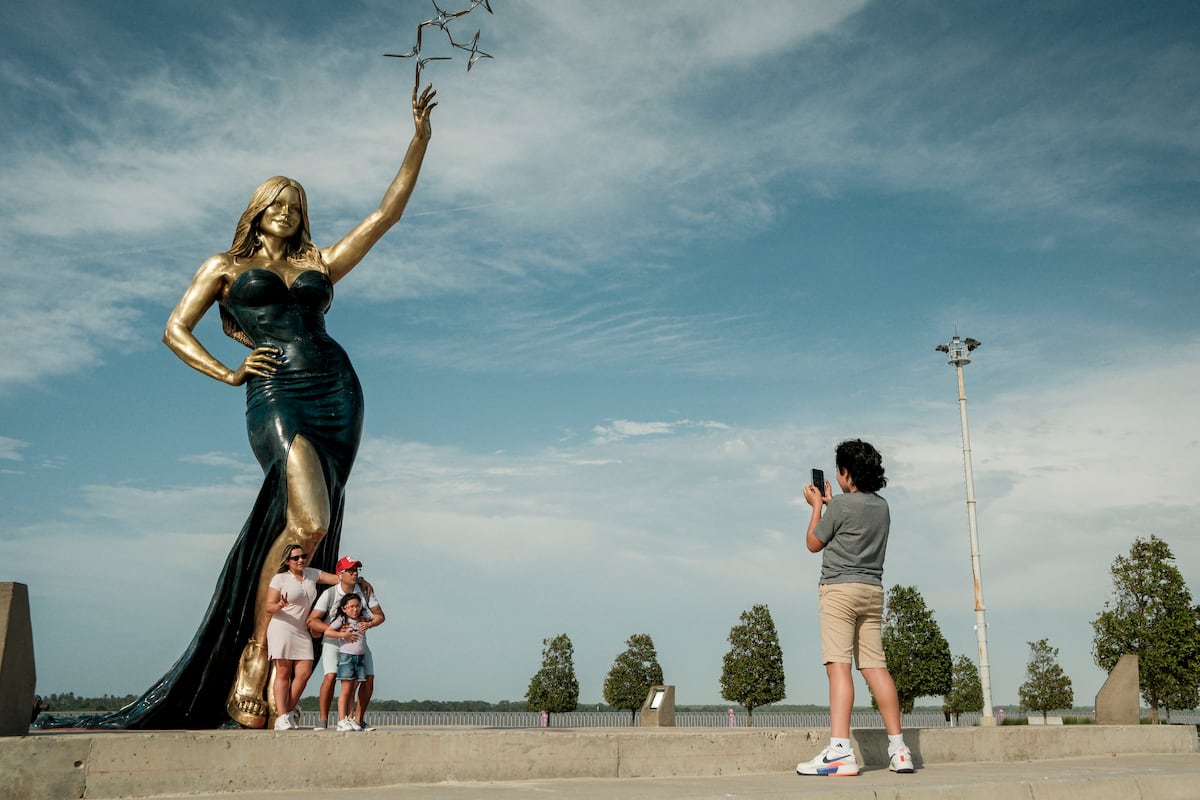El Artista Barranquillero que Capturó la Esencia de Shakira y Sofía Vergara: Yino Márquez, el Escultor de las Estrellas