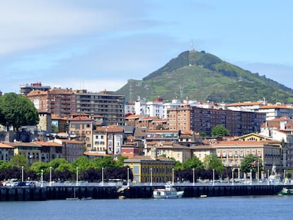 Ubicada en la margen izquierda de la ría de Bilbao, Portugalete es un clásico de la industria vizcaína. La relación con el mar, su historia y la gastronomía le otorgan un importante atractivo turístico.