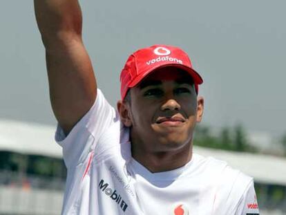 Lewis Hamilton, saludando al público antes del Gran Premio de Canadá.