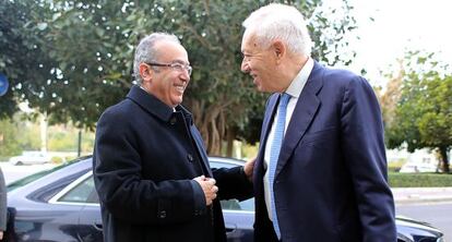 El ministro español José Manuel García-Margallo con su colega argelino en el seminario de Casa Mediterráneo.