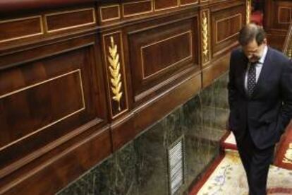 El presidente del Gobierno, Mariano Rajoy, a su salida ayer del hemiciclo del Congreso de los Diputados.