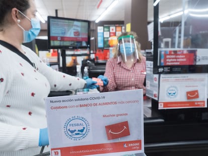 Un cartel del Banco de Alimentos en un supermercado.