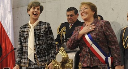 La presidenta del Senado, Isabel Allende, y Bachelet.
