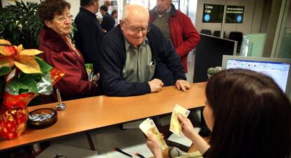 Los afectados por el &quot;corralito&quot; de la cooperativa de L&#039;Aldea han empezado a recuperar sus ahorros.