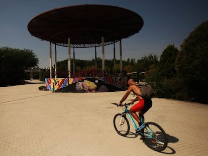 Templete de música en el parque de Pradolongo, en Usera.