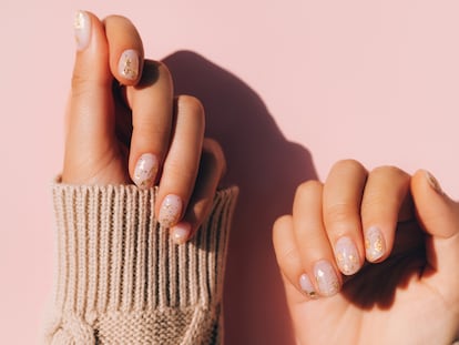 Su secado es instantáneo y se pueden aplicar tanto sobre uñas naturales como postizas. GETTY IMAGES.