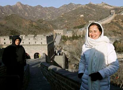 La candidata socialista a la presidencia francesa, Ségolène Royal, durante su visita a la Gran Muralla china.