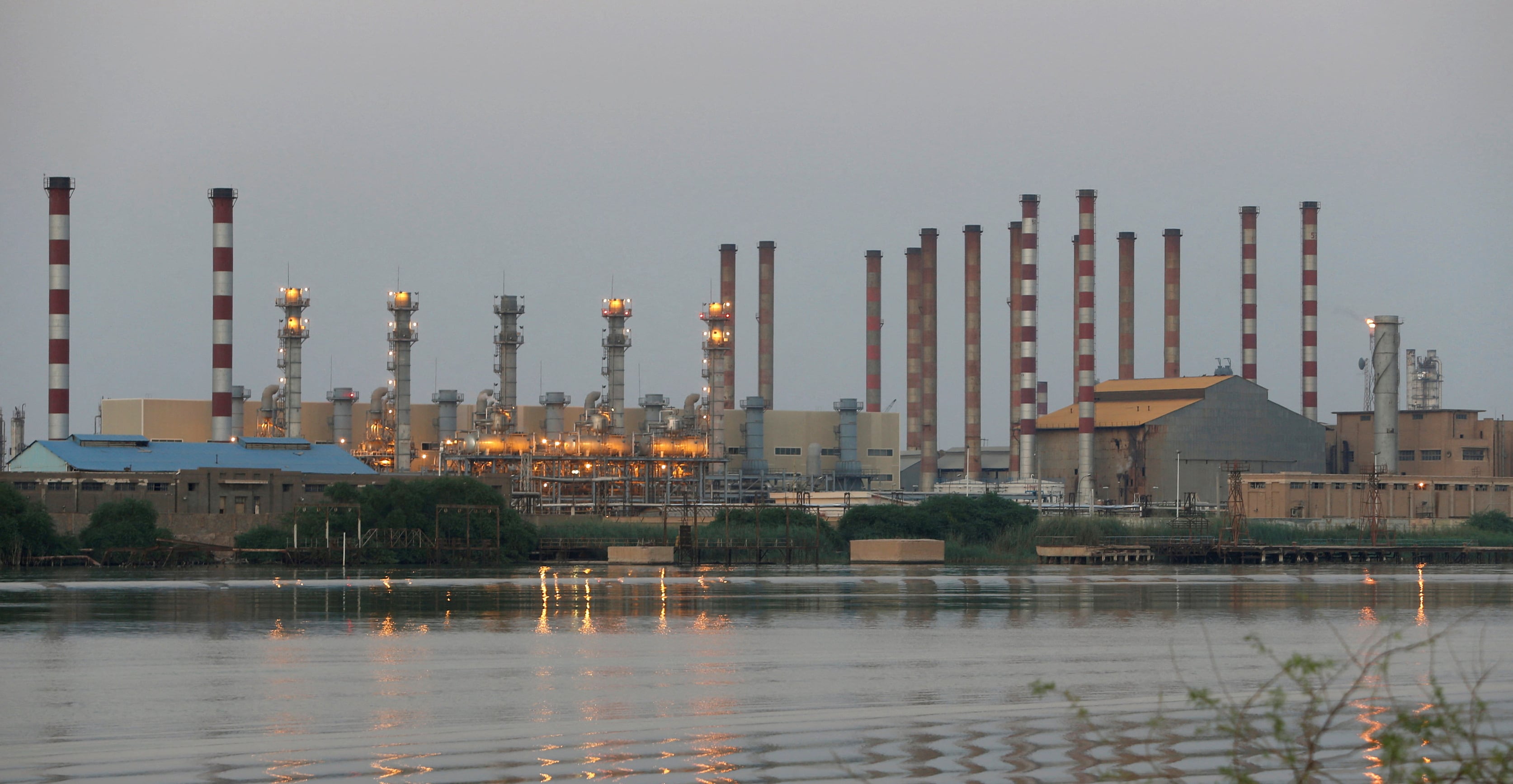 El ataque israelí sobre Irán revive el pánico en el mundo petrolero