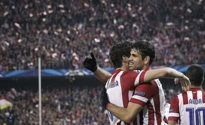 Raúl García y Diego Costa, celebran el tercer gol 