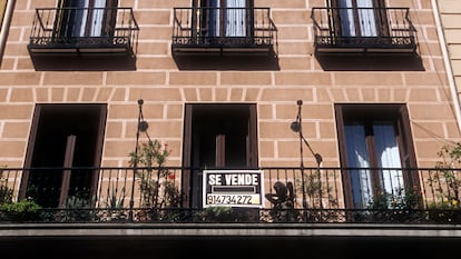 Piso a la venta en la calle de Toledo, en el centro de Madrid.
