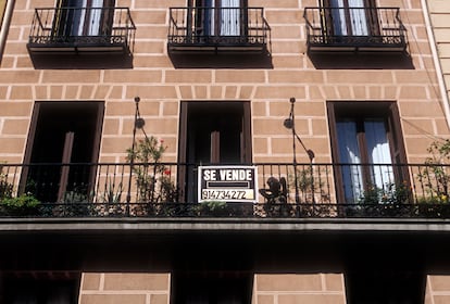 Piso a la venta en la calle de Toledo, en el centro de Madrid.