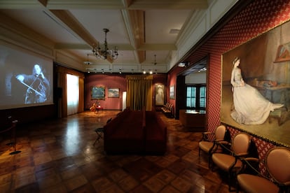 Interior de la casa museo de Pau Casals en El Vendrell. A la derecha cuadro de Francesca Vidal, realizado por su hermana Lluïsa Vidal.