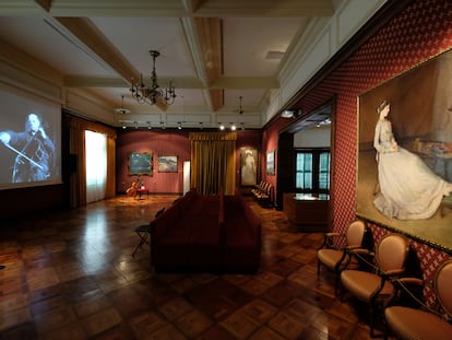 Interior de la casa museo de Pau Casals en El Vendrell. A la derecha cuadro de Francesca Vidal, realizado por su hermana Lluïsa Vidal.