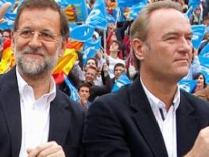 El presidente del Gobierno, Mariano Rajoy, junto a la alcaldesa de Valencia, Rita Barberá, y el presidente de la Comunidad Valenciana, Alberto Fabra