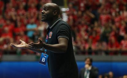 David Davis, entrenador del Veszprem, esta temporada en Champions.