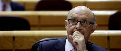 Cristóbal Montoro, exministro de Hacienda, en una sesión de control en el Senado el pasado marzo. 