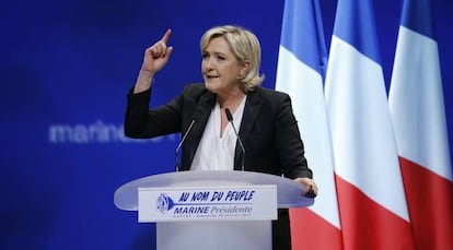 Marine Le Pen, presidenta del Frente Nacional, durante un acto de campa&ntilde;a en Nantes el domingo. 