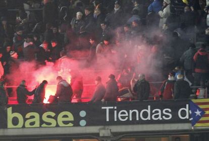 Una bengala se paseó por las gradas del Camp Nou el pasado martes.