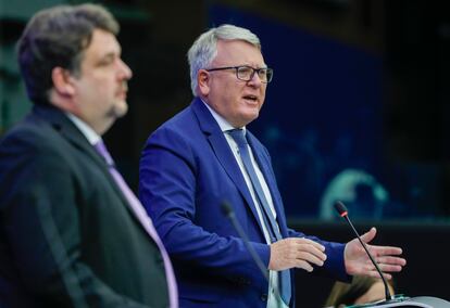 El comisario europeo de Empleo, Nicholas Schmidt, durante la rueda de prensa de presentación del acuerdo en la sede del parlamento europeo en Estrasburgo.