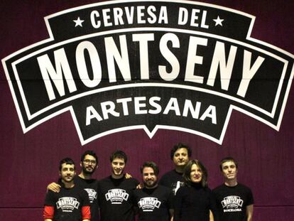El equipo de la Companyia Cervesera del Montseny. Julià Vallés es el más alto.
