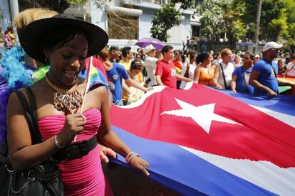 A questão homossexual cobrou protagonismo em Cuba pelo apoio aberto de Mariela Castro, filha do atual presidente, Raúl Castro. Cuba manteve durante anos uma repressiva política contra os homossexuais, chegando a mandá-los aos campos de trabalho.