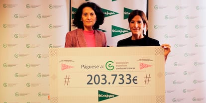 El Corte Inglés entregó a la Asociación Española Contra el Cáncer un cheque por valor de 203.733 euros para su proyecto de investigación sobre inmunoterapia personalizada. La cantidad se recaudó durante una campaña organizada el pasado otoño.