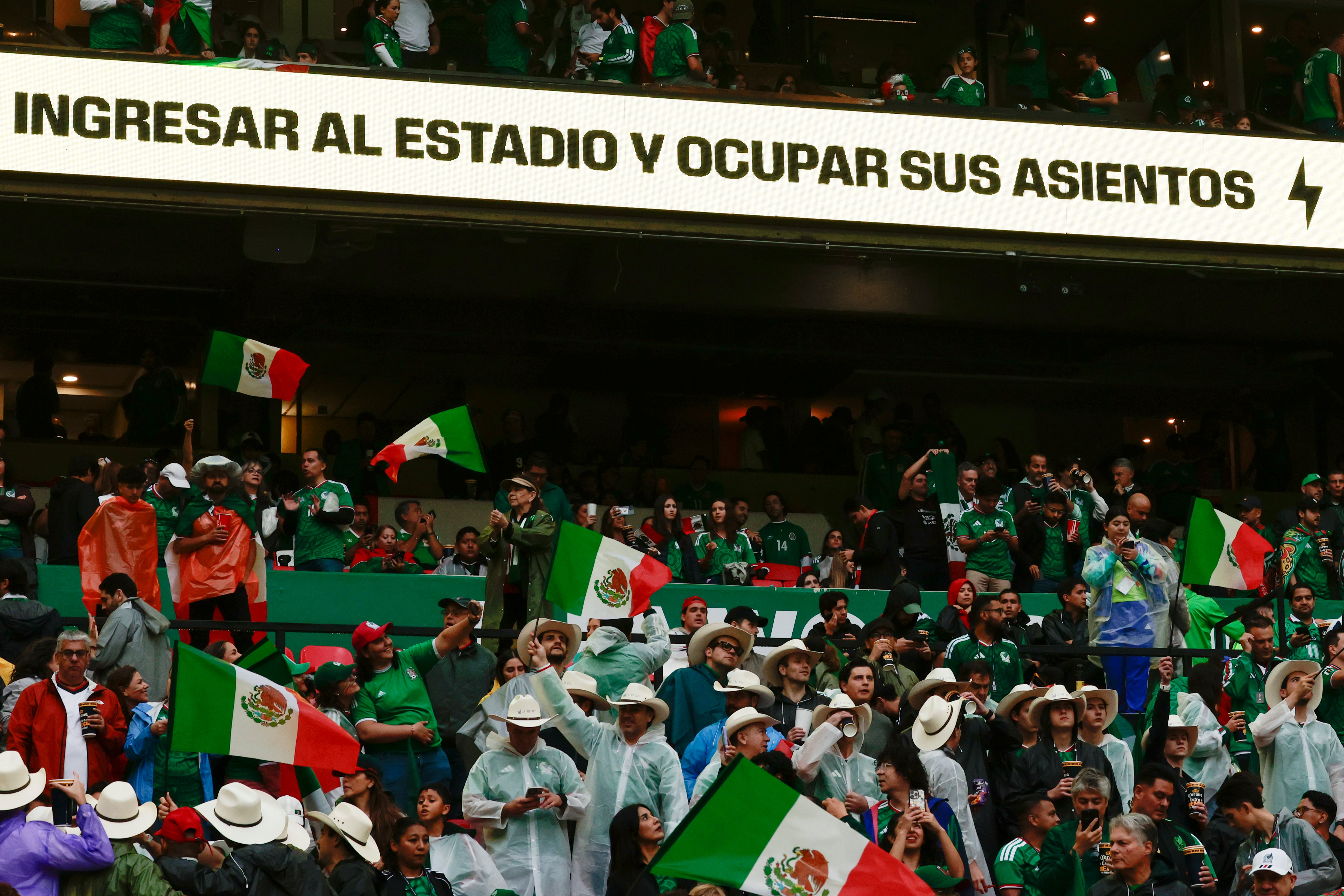 México - Inglaterra, en vivo | El partido se retrasa una hora debido a una tormenta eléctrica