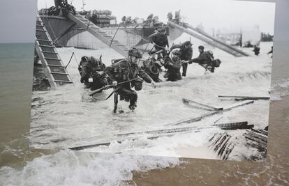 Tropas britânicas desembarcam na praia de Juno em 6 de junho de 1944.